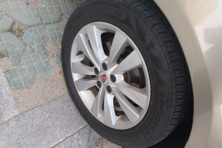 Used Roewe 360 2015 1.5L Automatic Luxury Edition Right Front Wheel Hub