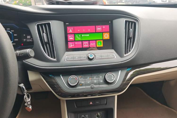 Used Roewe 360 2015 1.5L Automatic Luxury Edition Audio And AC Panel