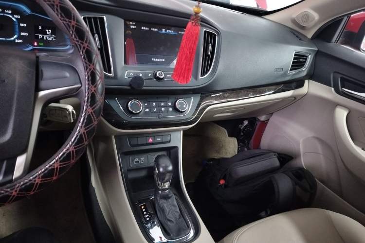 Used Roewe 360 2015 1.5L Automatic Luxury Edition Audio And AC Panel