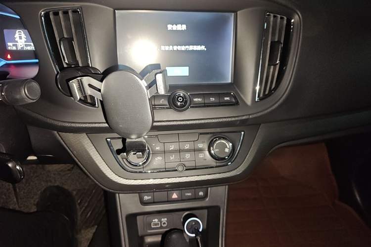 Used Roewe 360 2015 20T TST Deluxe Edition Audio And AC Panel