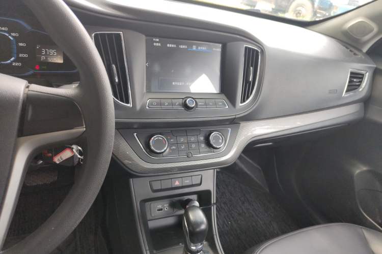 Used Roewe 360 2015 1.5L Automatic Luxury Edition Audio And AC Panel