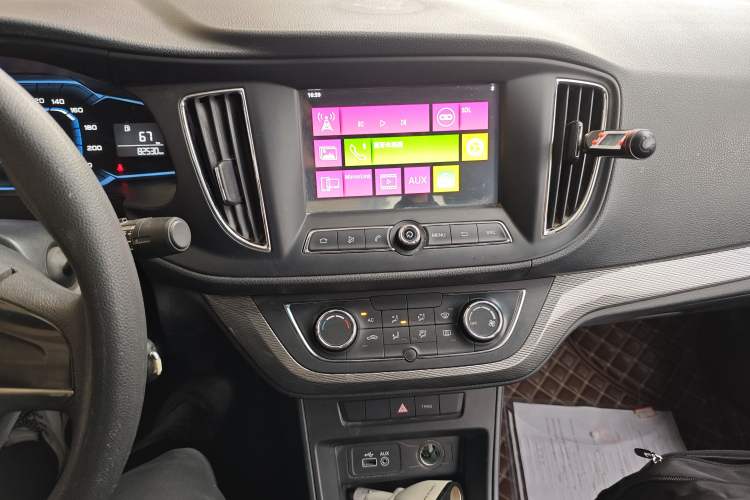 Used Roewe 360 2015 1.5L Manual Luxury Edition Audio And AC Panel