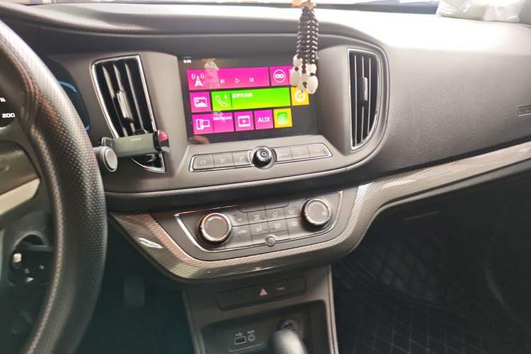 Used Roewe 360 2015 1.5L Automatic Luxury Edition Audio And AC Panel