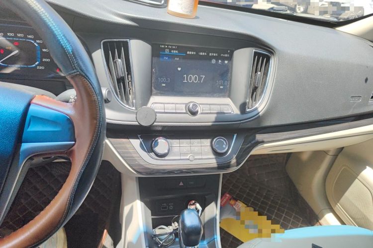 Used Roewe 360 2015 1.5L Automatic Luxury Edition Audio And AC Panel