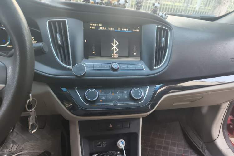 Used Roewe 360 2015 1.5L Manual Luxury Edition Audio And AC Panel