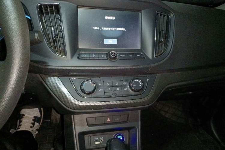Used Roewe 360 2015 1.5L Automatic Luxury Edition Audio And AC Panel
