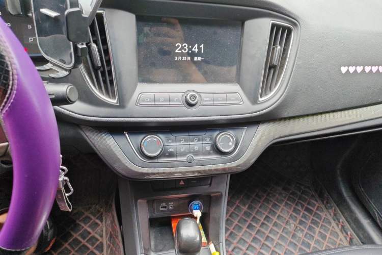 Used Roewe 360 2015 1.5L Automatic Luxury Edition Audio And AC Panel
