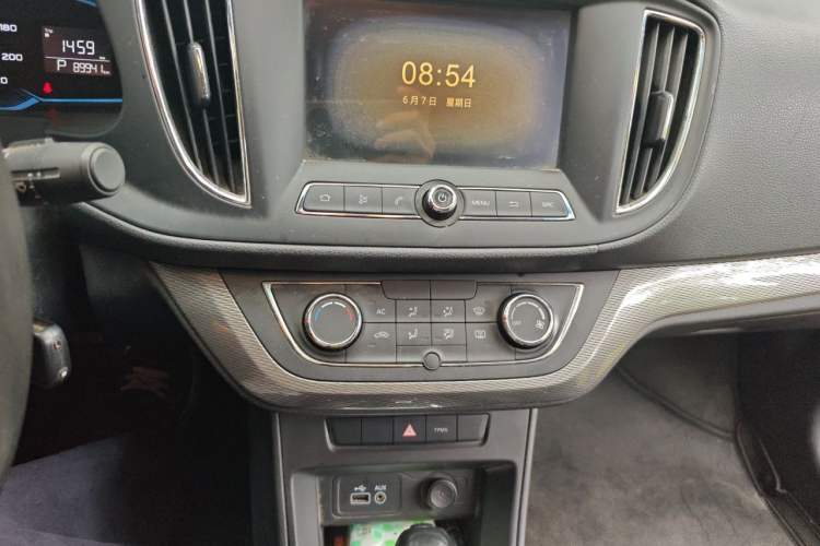 Used Roewe 360 2015 1.5L Automatic Luxury Edition Audio And AC Panel