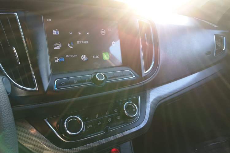 Used Roewe 360 2015 1.5L Manual Luxury Edition Audio And AC Panel