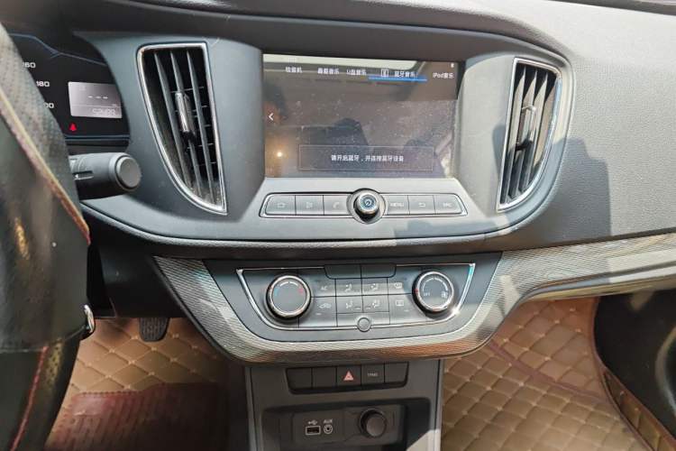Used Roewe 360 2015 1.5L Manual Luxury Edition Audio And AC Panel