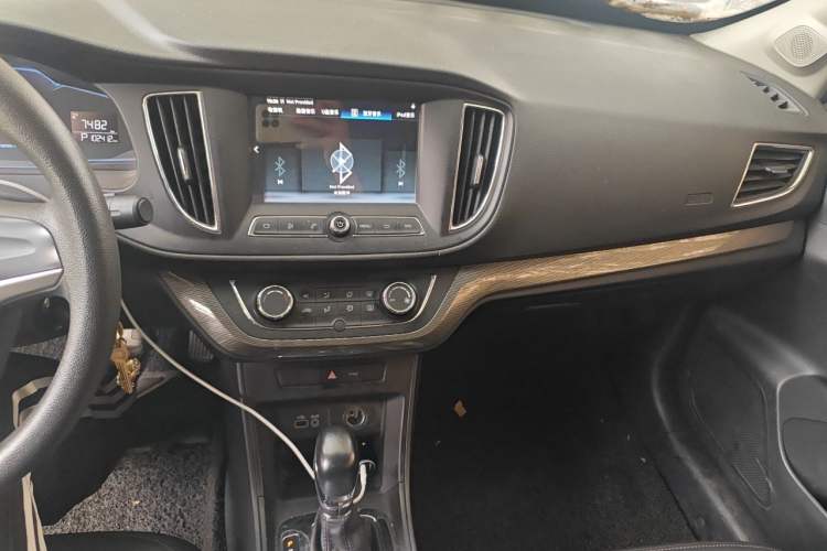Used Roewe 360 2015 1.5L Automatic Luxury Edition Audio And AC Panel