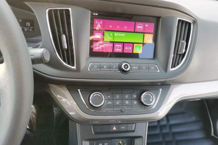 Used Roewe 360 2015 1.5L Automatic Luxury Edition Audio And AC Panel