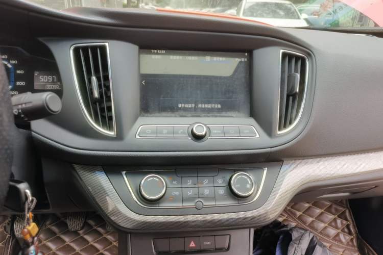 Used Roewe 360 2015 1.5L Manual Luxury Edition Audio And AC Panel