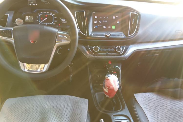 Used Roewe 360 2015 1.5L Manual Luxury Edition Center Console