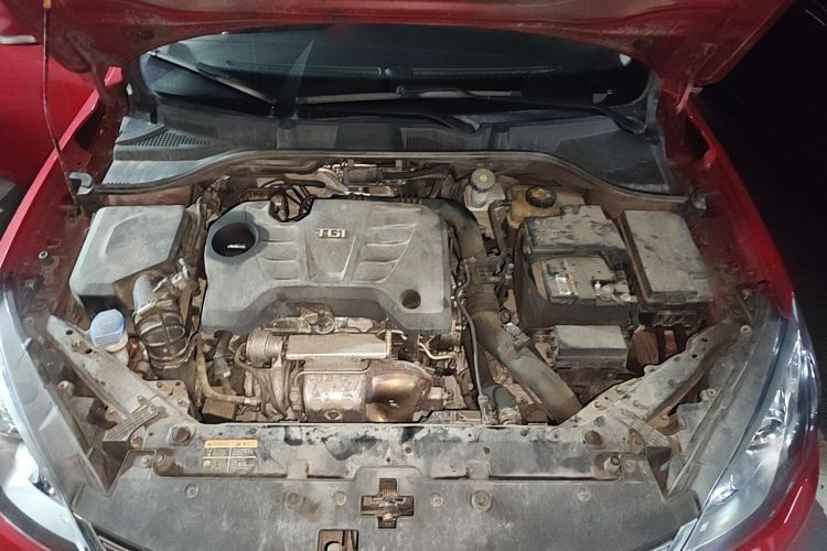 Used Roewe 360 2015 20T TST Deluxe Edition Engine Bay