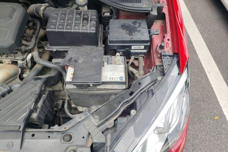 Used Roewe 360 2015 1.5L Automatic Luxury Edition Engine Bay Left