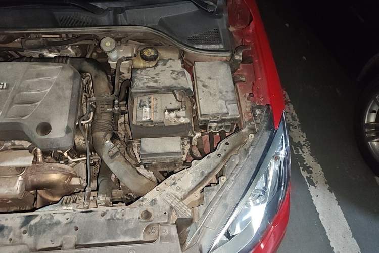 Used Roewe 360 2015 20T TST Deluxe Edition Engine Bay Left