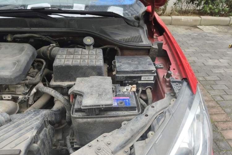 Used Roewe 360 2015 1.5L Manual Luxury Edition Engine Bay Left