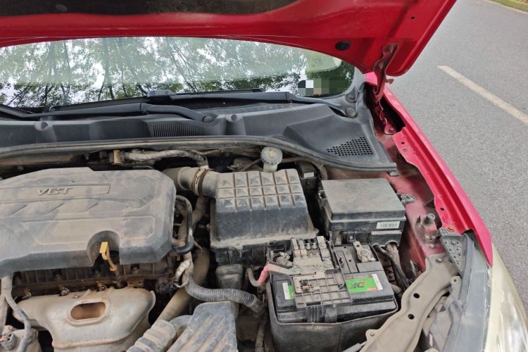 Used Roewe 360 2015 1.5L Automatic Luxury Edition Engine Bay Left