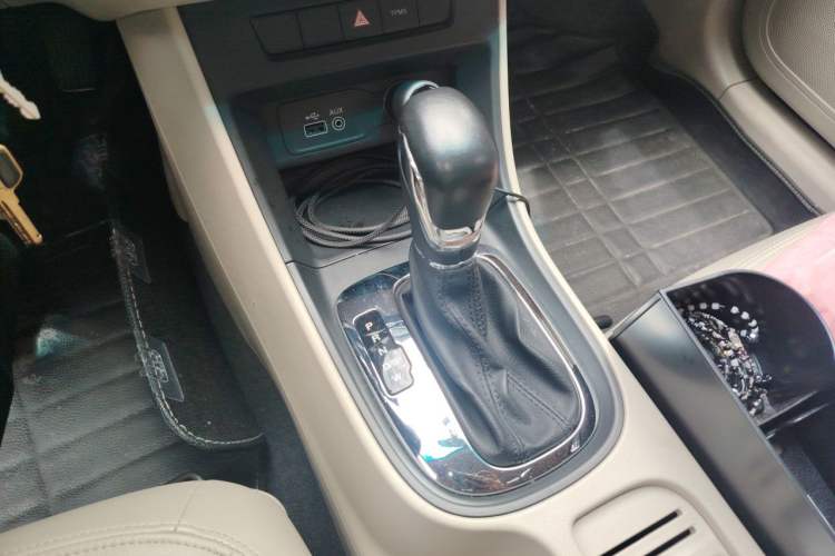 Used Roewe 360 2015 1.5L Automatic Luxury Edition Gear Lever
