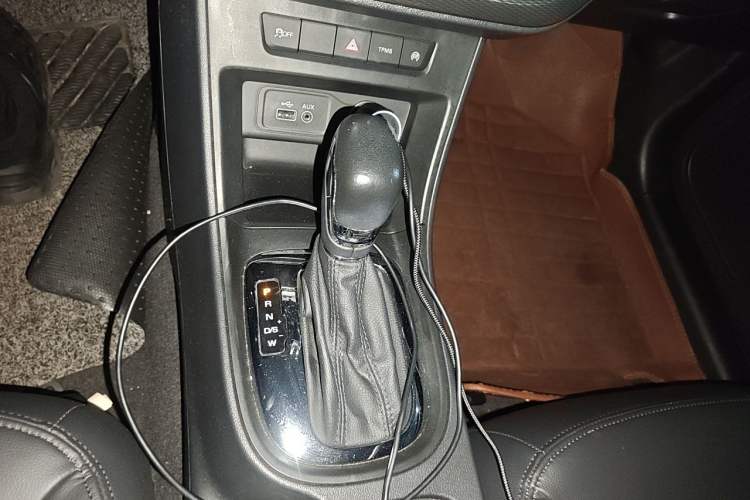 Used Roewe 360 2015 20T TST Deluxe Edition Gear Lever