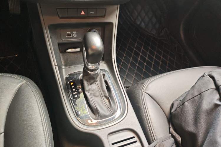 Used Roewe 360 2015 1.5L Automatic Luxury Edition Gear Lever