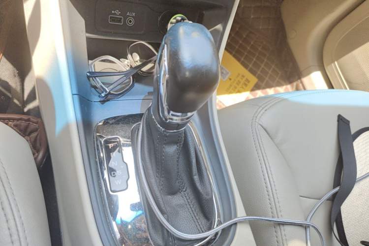 Used Roewe 360 2015 1.5L Automatic Luxury Edition Gear Lever