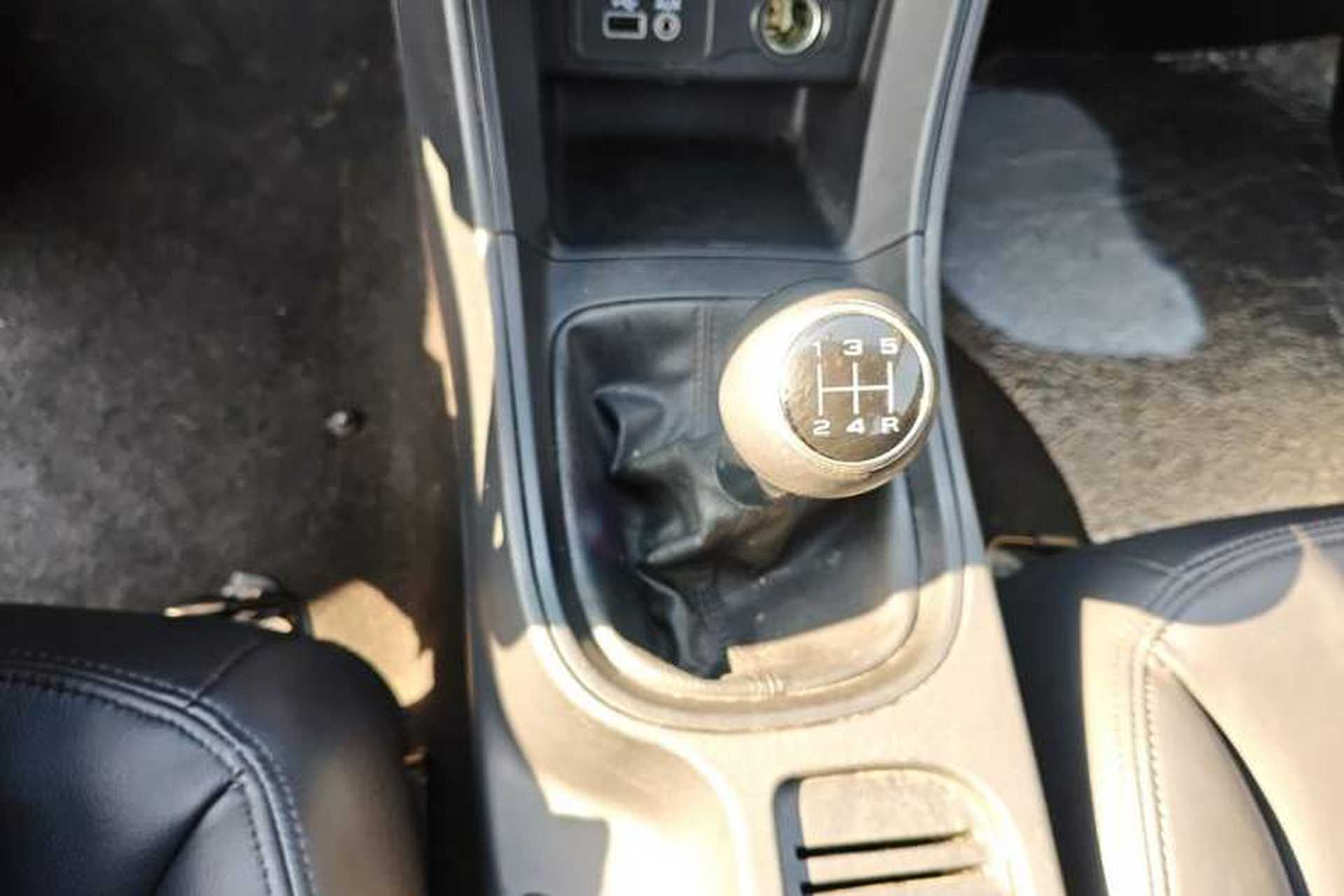Used Roewe 360 2015 1.5L Manual Luxury Edition Gear Lever
