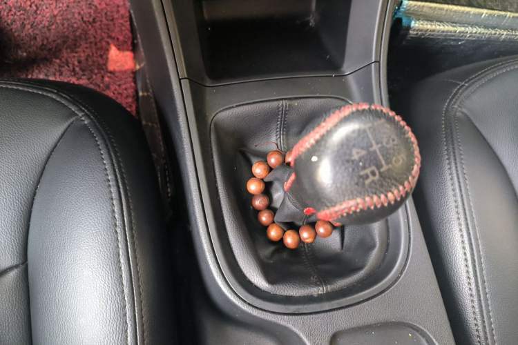 Used Roewe 360 2015 1.5L Manual Luxury Edition Gear Lever