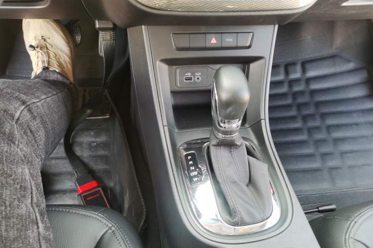 Used Roewe 360 2015 1.5L Automatic Luxury Edition Gear Lever