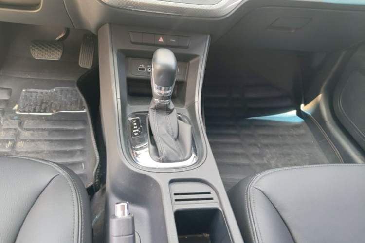 Used Roewe 360 2015 1.5L Automatic Luxury Edition Gear Lever