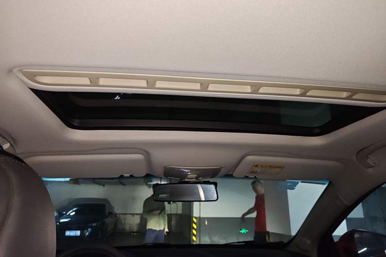 Used Roewe 360 2015 20T TST Deluxe Edition Headliner