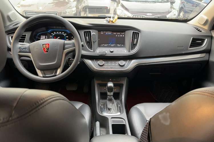 Used Roewe 360 2015 1.5L Automatic Luxury Edition Interior 3