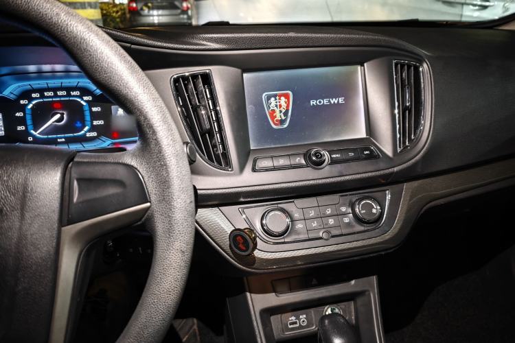Used Roewe 360 2015 20T TST Deluxe Edition Interior 3