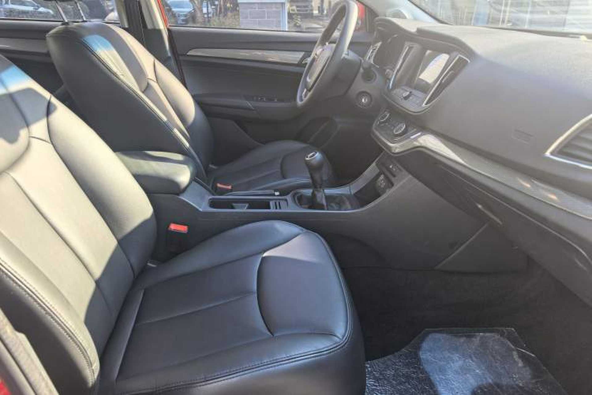 Used Roewe 360 2015 1.5L Manual Luxury Edition Interior 3