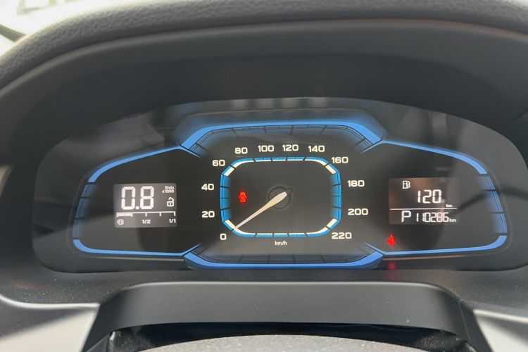 Used Roewe 360 2015 1.5L Automatic Luxury Edition Interior 4