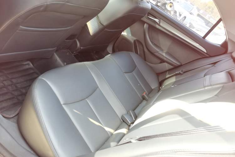 Used Roewe 360 2015 1.5L Automatic Luxury Edition Interior 4