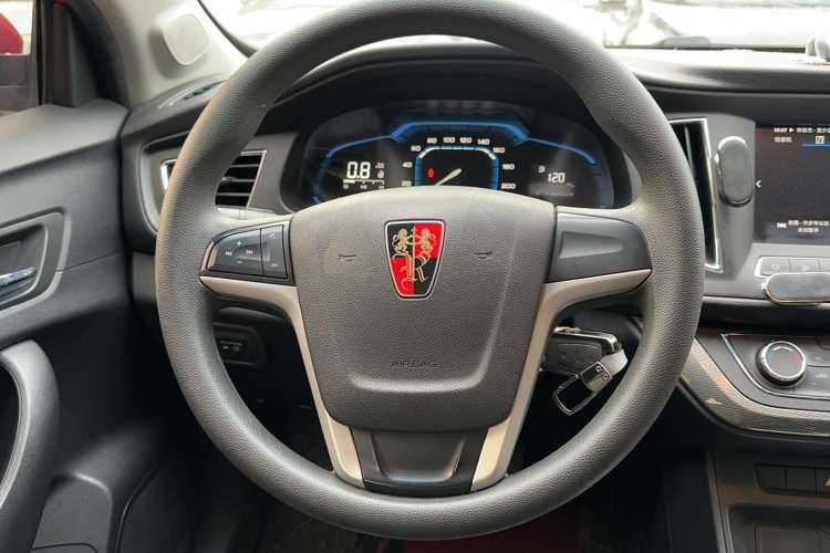 Used Roewe 360 2015 1.5L Automatic Luxury Edition Interior 5