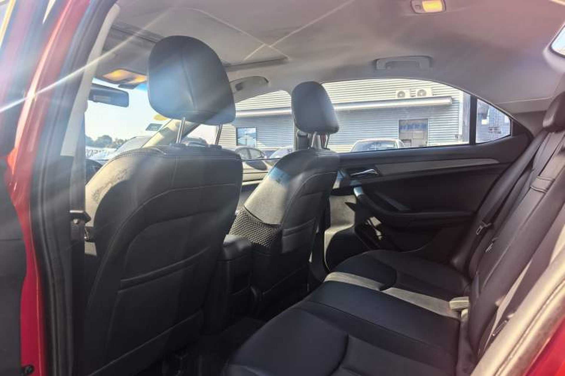 Used Roewe 360 2015 1.5L Manual Luxury Edition Interior 5