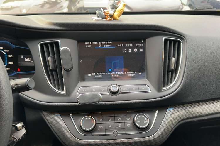Used Roewe 360 2015 1.5L Automatic Luxury Edition Interior 6
