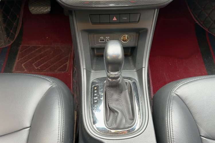 Used Roewe 360 2015 1.5L Automatic Luxury Edition Interior 7
