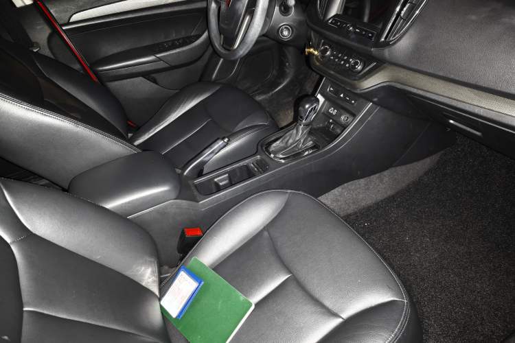 Used Roewe 360 2015 20T TST Deluxe Edition Interior 9
