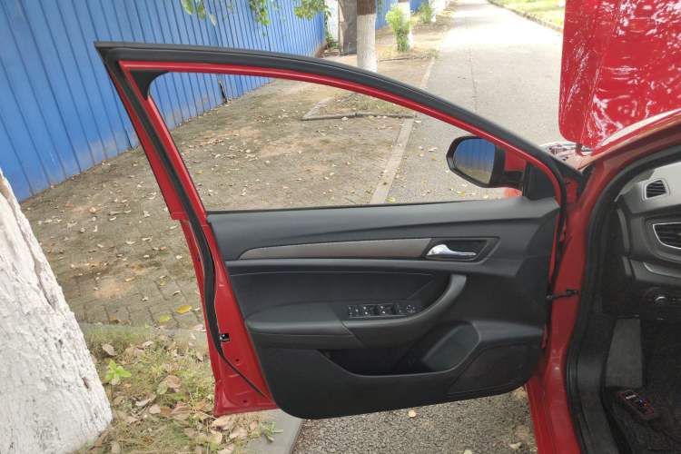 Used Roewe 360 2015 1.5L Automatic Luxury Edition Left Front Door Interior
