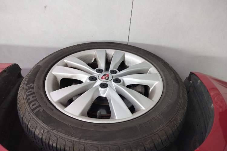 Used Roewe 360 2015 1.5L Automatic Luxury Edition Left Front Wheel Hub