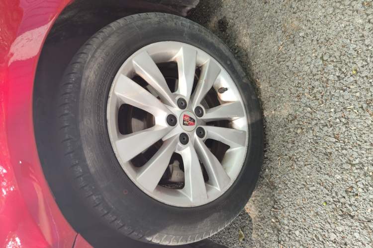 Used Roewe 360 2015 1.5L Automatic Luxury Edition Left Front Wheel Hub