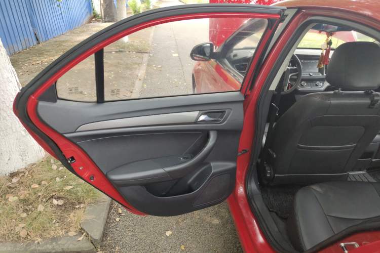 Used Roewe 360 2015 1.5L Automatic Luxury Edition Left Rear Door Interior