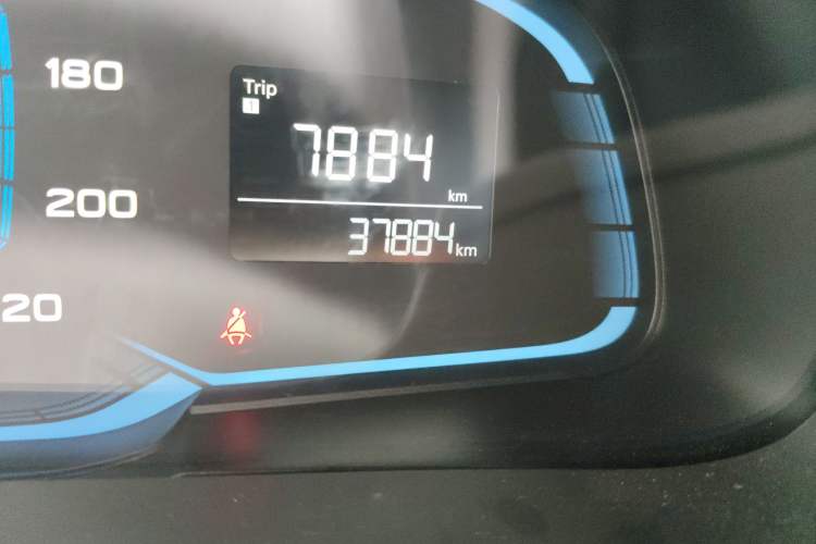Used Roewe 360 2015 1.5L Manual Luxury Edition Odometer Close Up