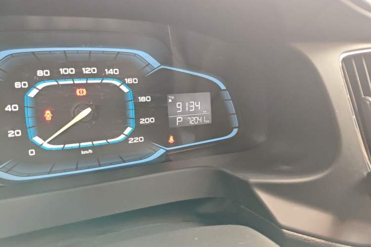 Used Roewe 360 2015 1.5L Automatic Luxury Edition Odometer Close Up