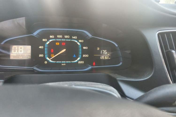 Used Roewe 360 2015 1.5L Manual Luxury Edition Odometer Close Up