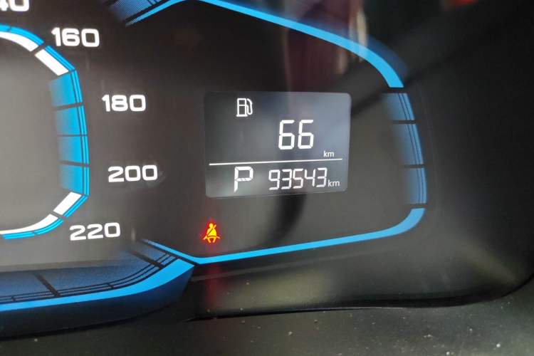 Used Roewe 360 2015 1.5L Automatic Luxury Edition Odometer Close Up